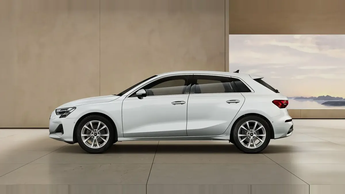 Audi A3 Sportback Advanced TFSI S Tronic en renting en Barcelona — Lateral