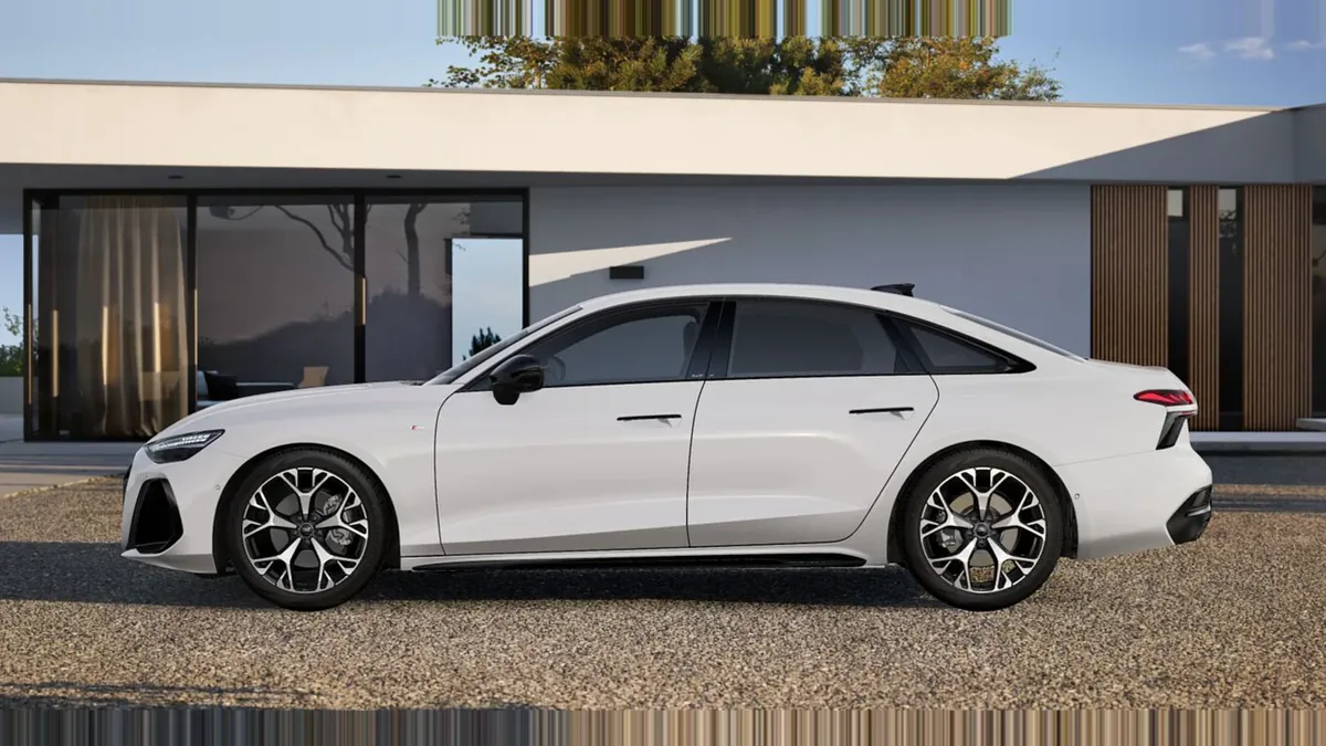 Audi A6 TDI 150kW (204CV) S Tronic Black Line en renting en Barcelona — Lateral