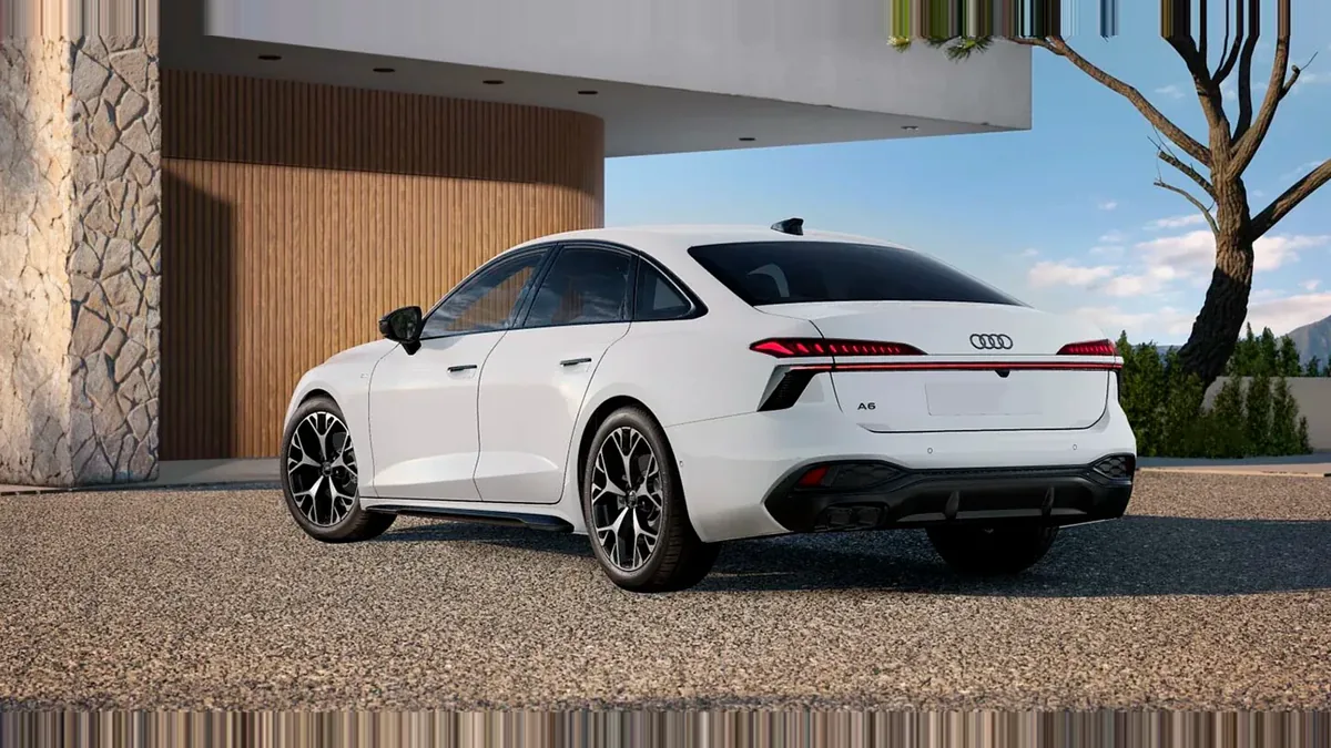 Audi A6 TDI 150kW (204CV) S Tronic Black Line en renting en Barcelona — Trasera