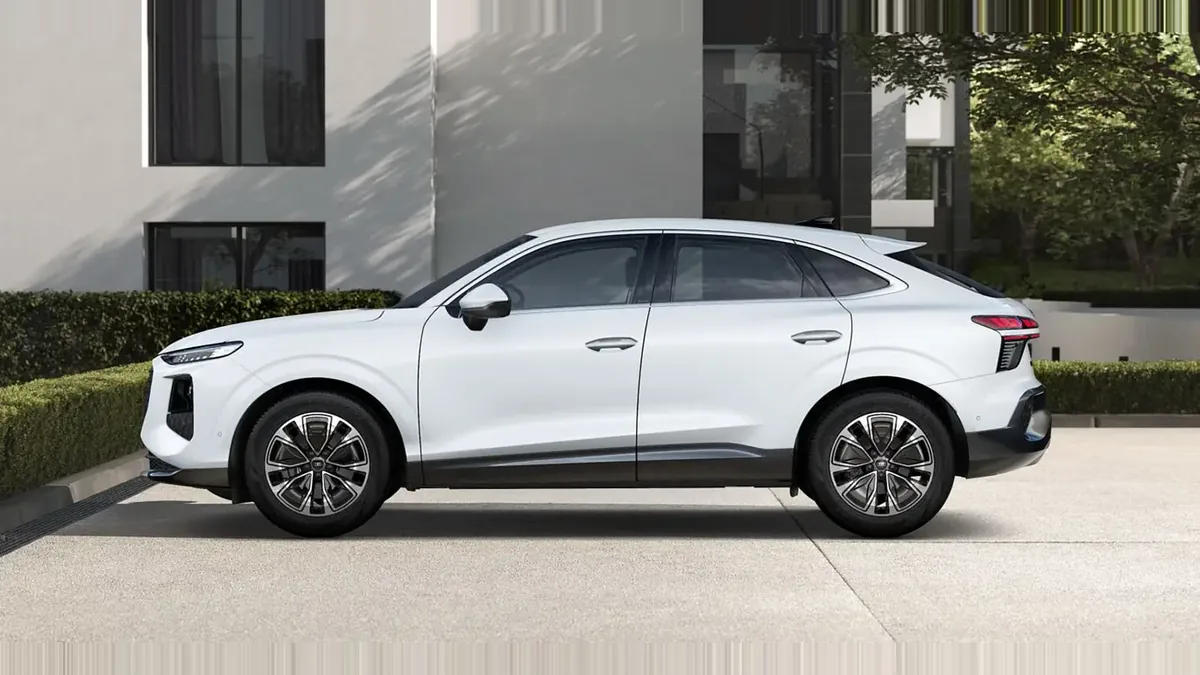 Audi Q3 Sportback Advanced TDI 110kW S Tronic en renting en Barcelona — Lateral