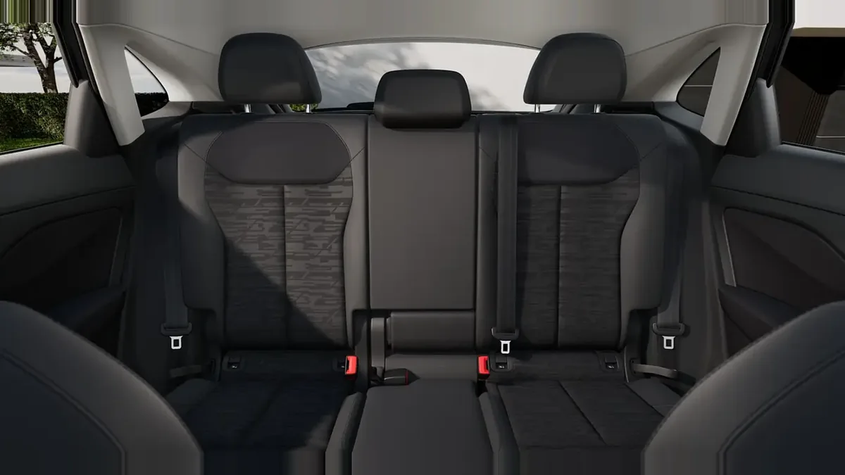 Audi Q3 Sportback Advanced TDI 110kW S Tronic en renting en Barcelona — vista 6