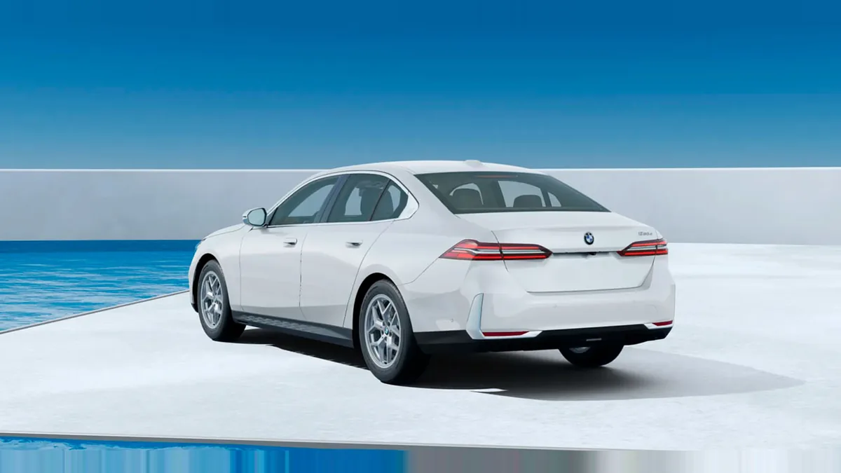 BMW Serie 5 520d en renting en Barcelona — Lateral