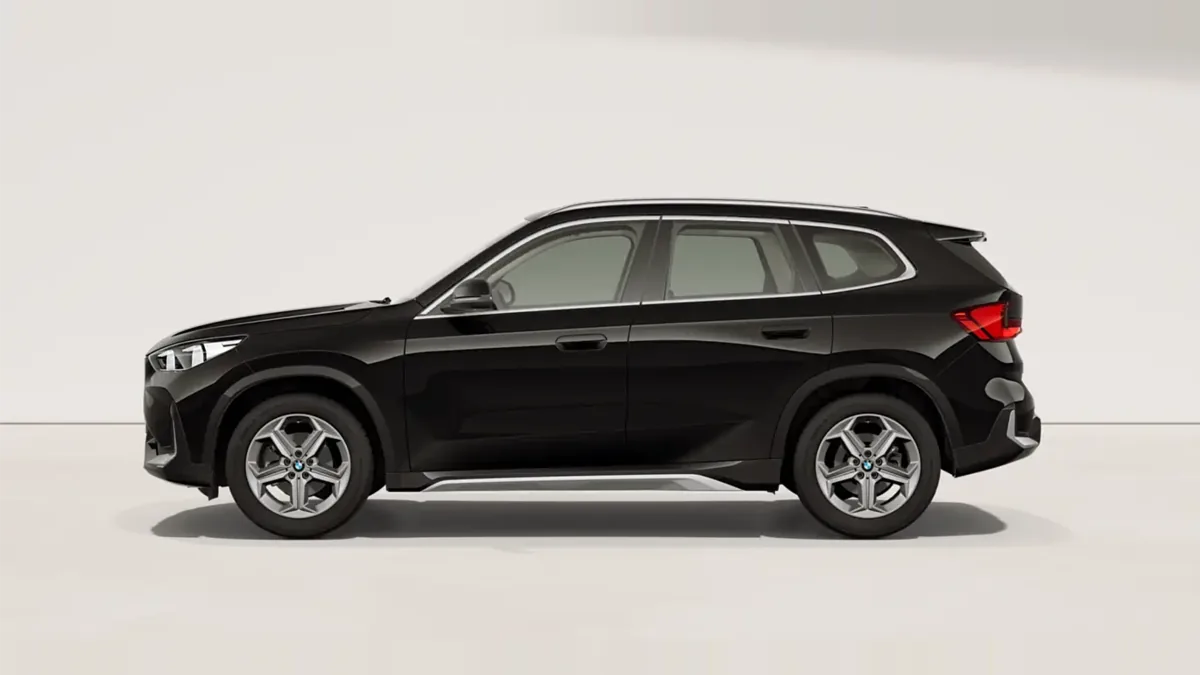 BMW X1 sDrive20d xLine 120kW en renting en Barcelona — Lateral