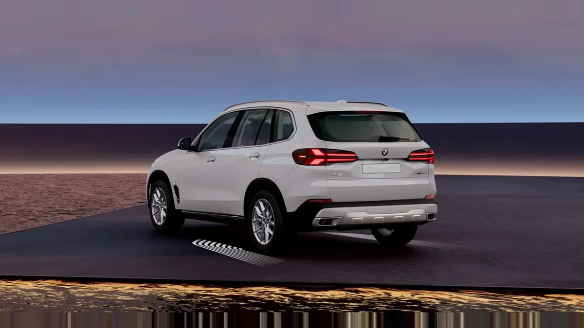 BMW X5 xDrive30d xLine en renting en Barcelona — Lateral
