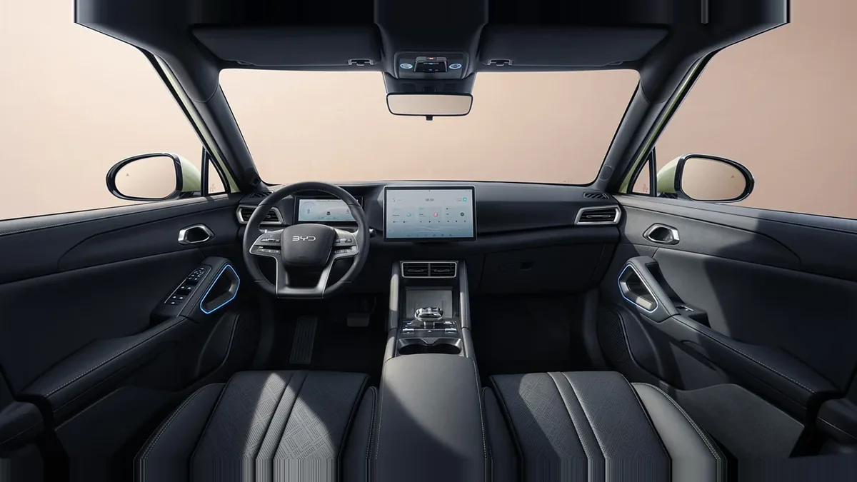 BYD Atto 2 DM-i Boost 156kW en renting en Barcelona — Delantera