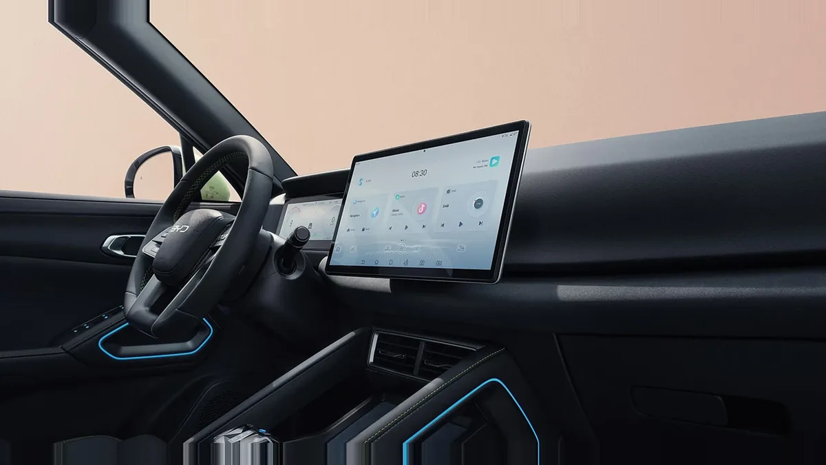 BYD Atto 2 DM-i Boost 156kW en renting en Barcelona — Interior