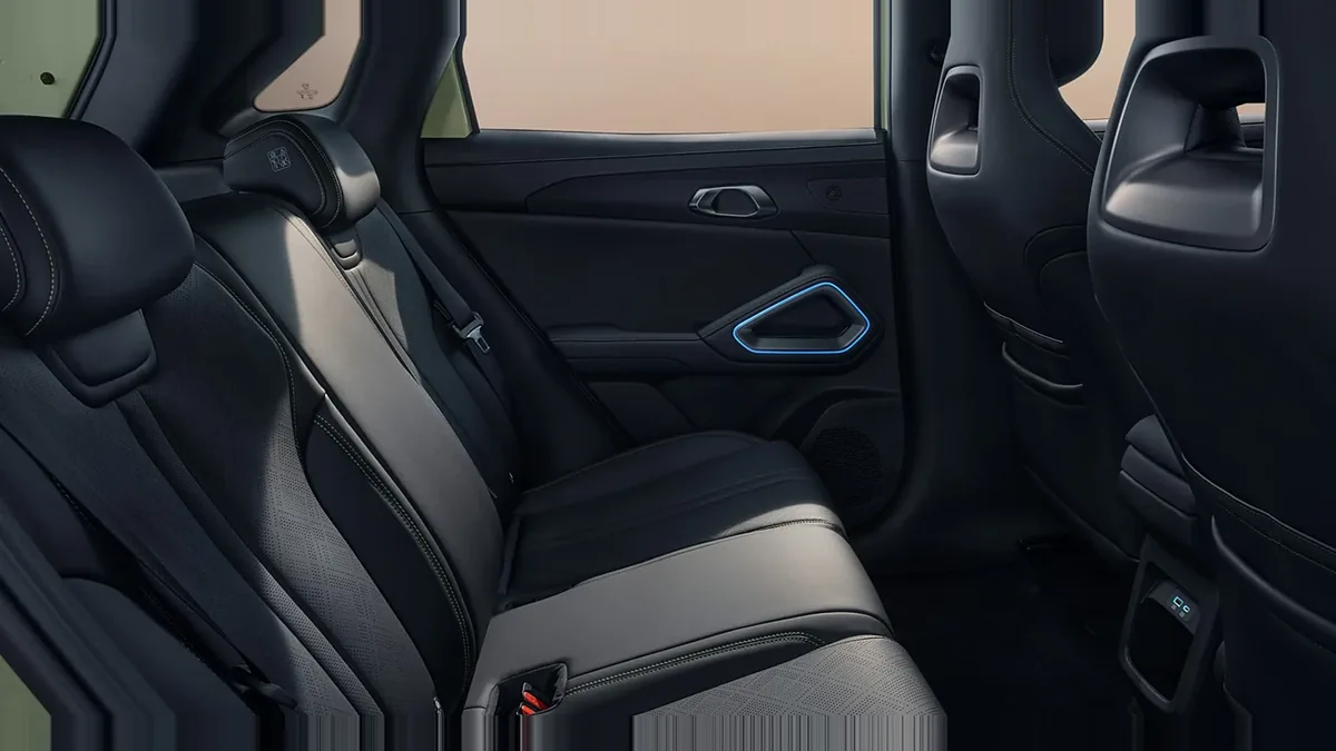 BYD Atto 2 DM-i Boost 156kW en renting en Barcelona — vista 6