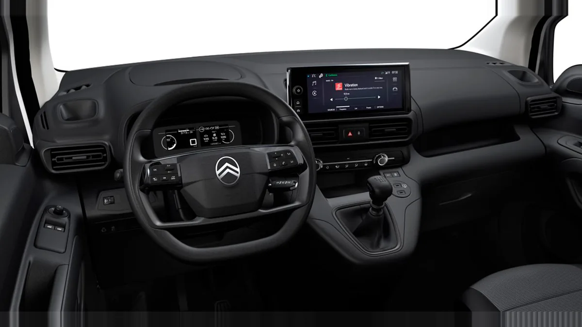 Citroën Berlingo Talla M BlueHDi 100 YOU L1 N1 Adaptado en renting en Barcelona — Trasera