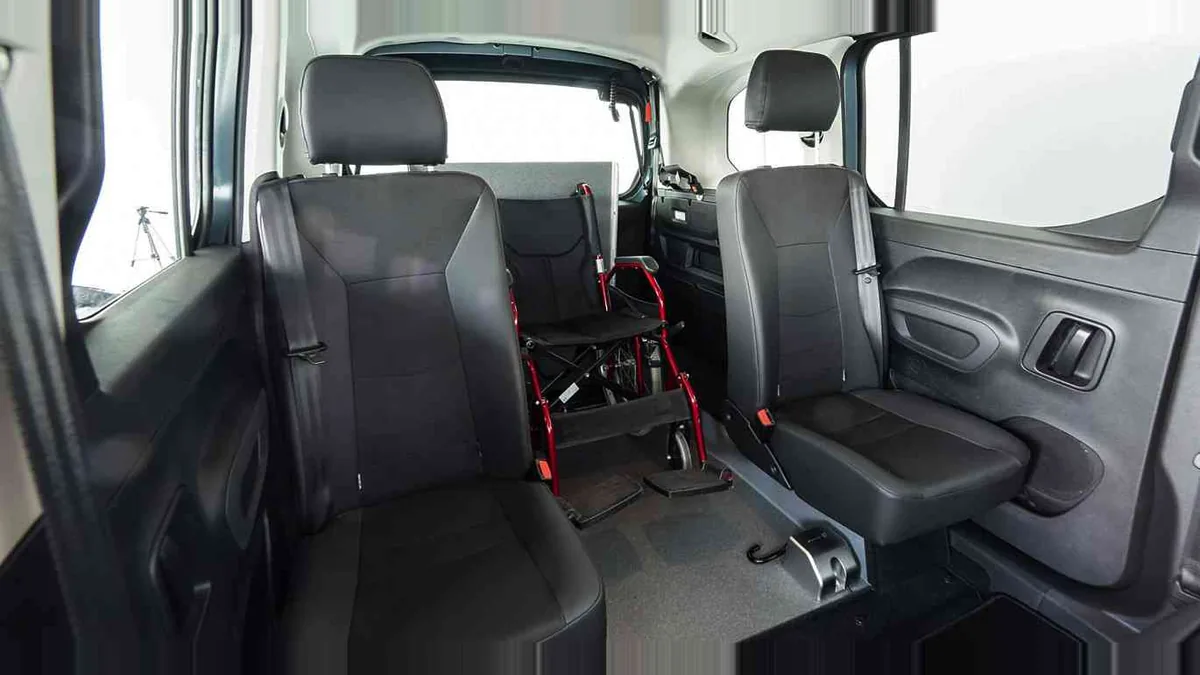 Citroën Berlingo Talla M BlueHDi 100 YOU L1 N1 Adaptado en renting en Barcelona — Interior