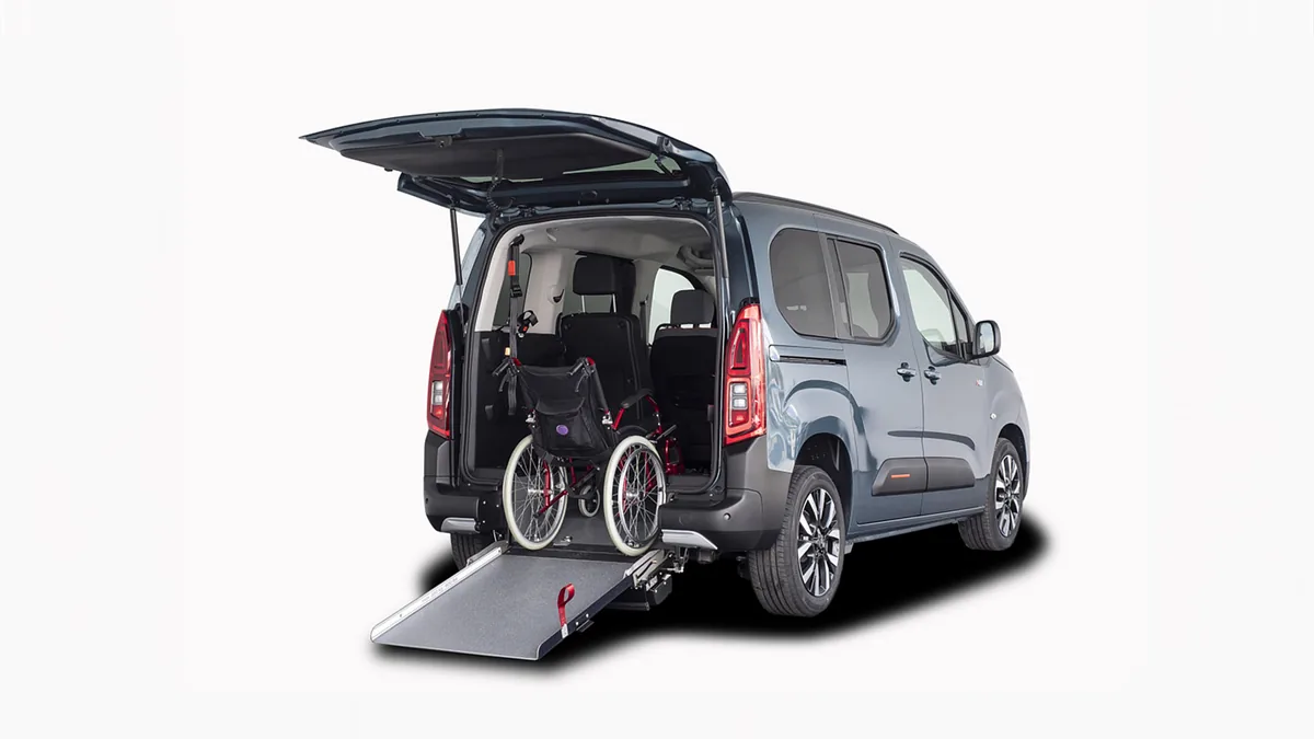 Citroën Berlingo Talla XL BlueHDi 100 YOU L2 N1 Adaptado en renting en Barcelona — Lateral