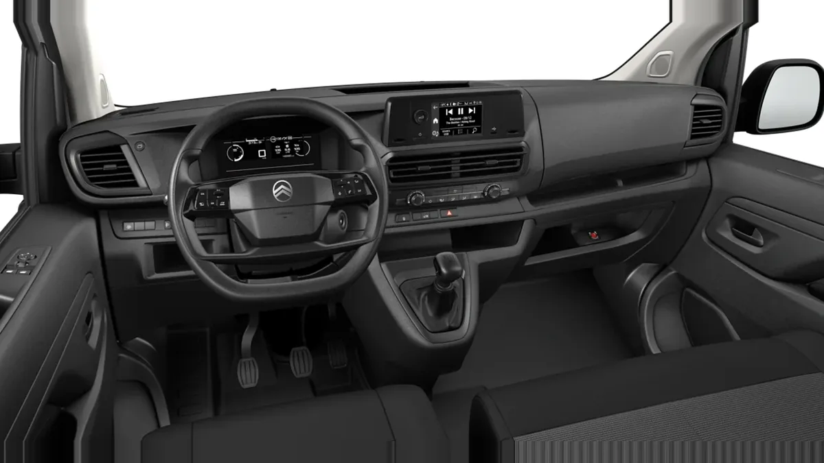 Citroën Jumpy Doble Cabina Plegable Talla M BlueHDi 120 S&S en renting en Barcelona — Delantera