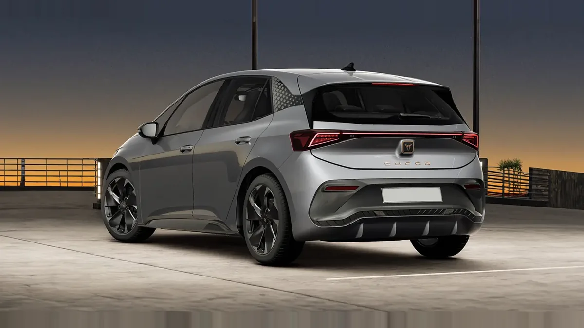 CUPRA Born e-Boost Pack Advanced Plus en renting en Barcelona — Trasera
