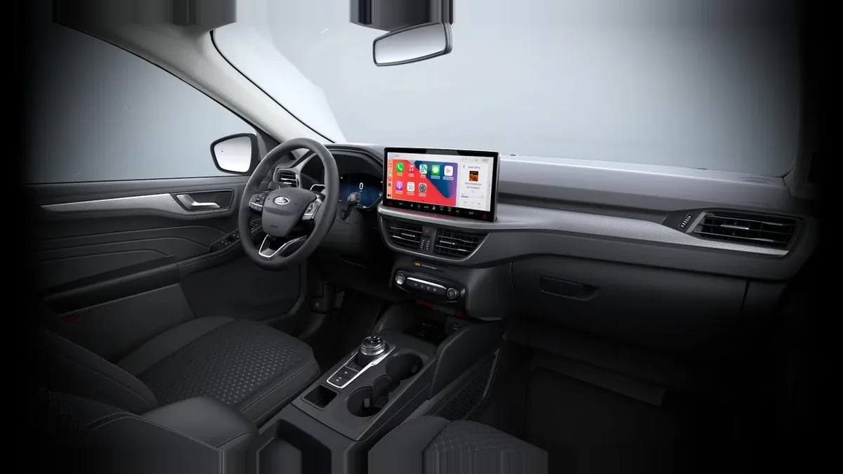 Ford Kuga MCA Titanium 2.5 Duratec PHEV 243CV Auto en renting en Barcelona — Interior