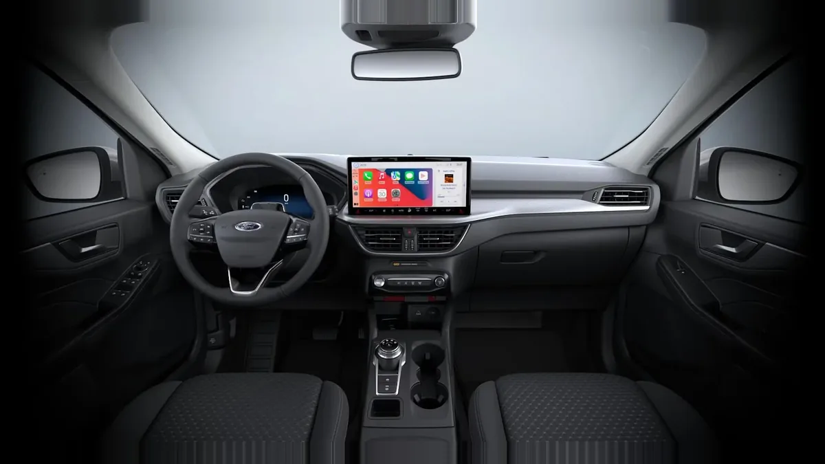 Ford Kuga MCA Titanium 2.5 Duratec PHEV 243CV Auto en renting en Barcelona — vista 6