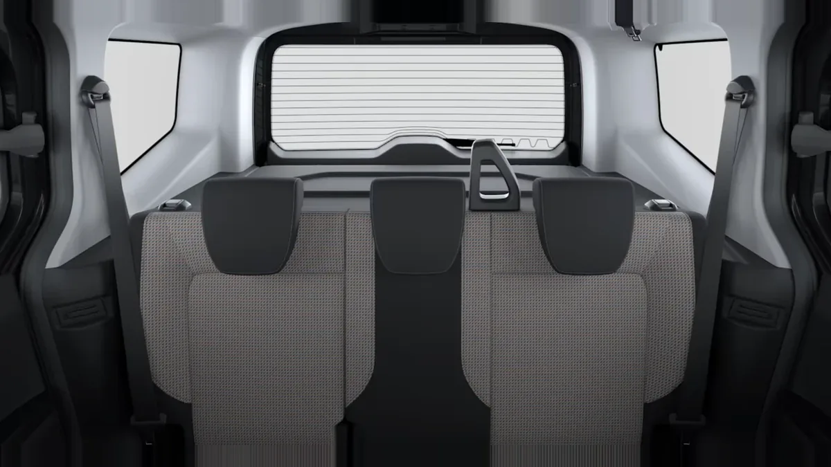 Ford TOURNEO COURIER KOMBI ECOBOOST 1.0 125CV en renting en Barcelona — vista 6