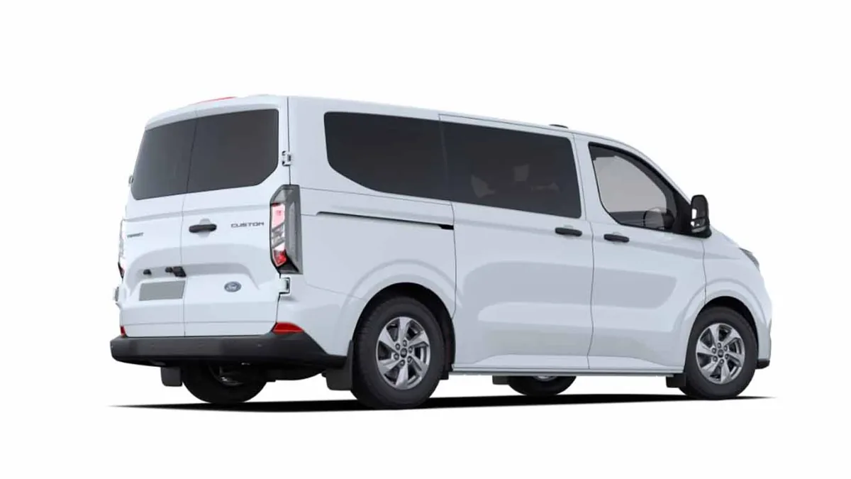 Ford Transit Custom Kombi 2.0 EcoBlue 150Cv 320 L1 Trend M1 II en renting en Barcelona — Trasera
