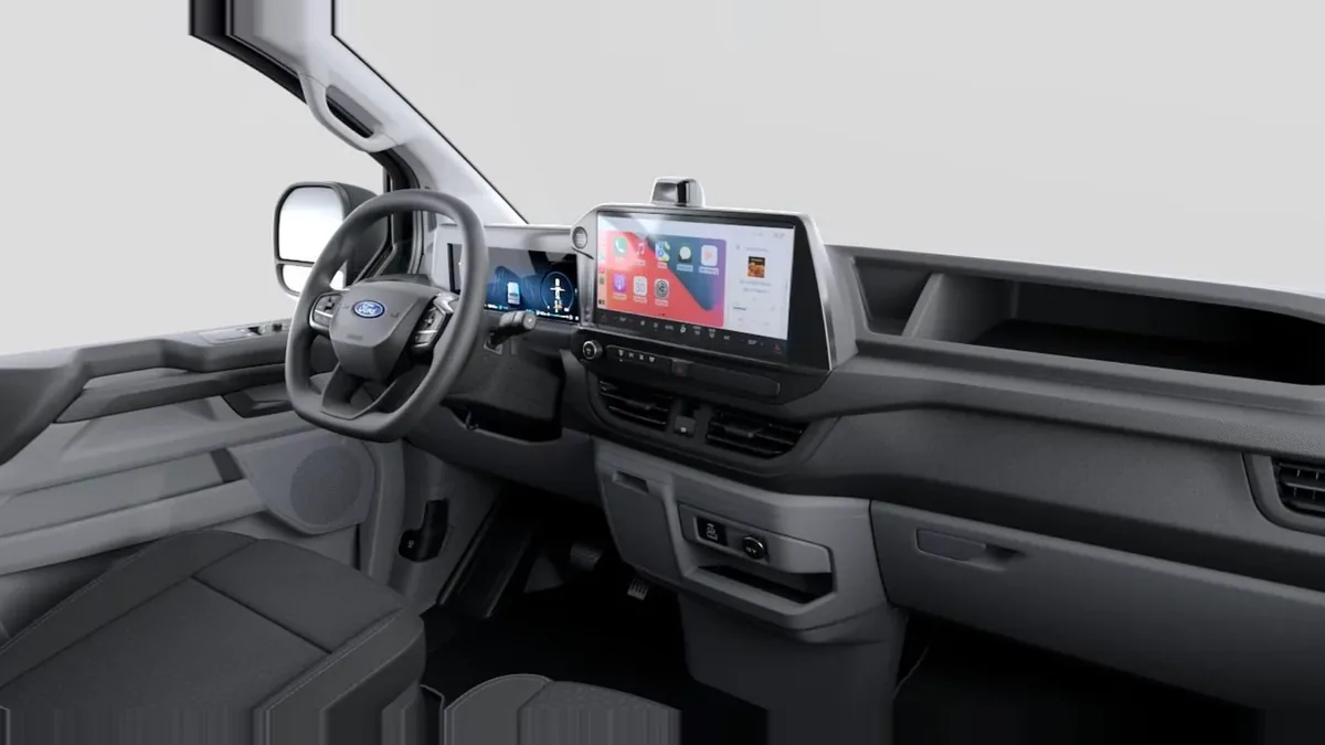 Ford TRANSIT CUSTOM Van 2.5 Duratec PHEV 171kW 320 L1 Trend en renting en Barcelona — Delantera
