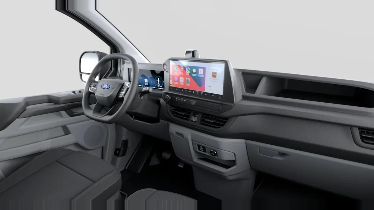 Ford TRANSIT Kombi 2.5 Duratec PHEV 171 340 L1 Trend en renting en Barcelona — Delantera