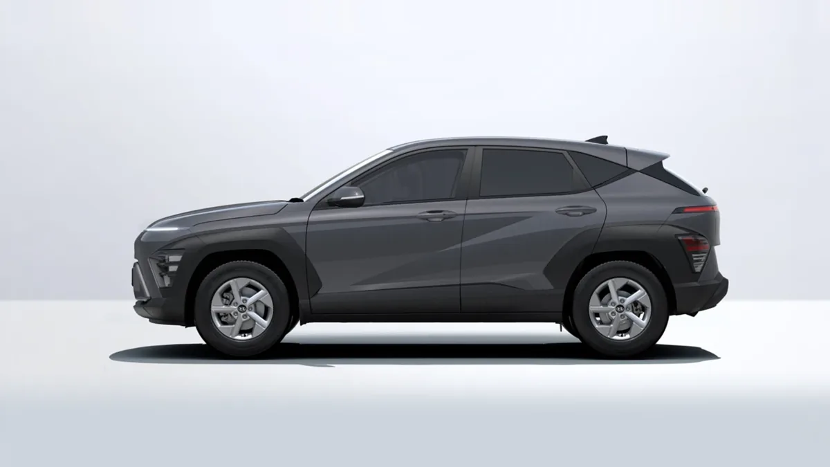 Hyundai Kona HEV 1.6GDI 138CV DT Maxx en renting en Barcelona — Trasera