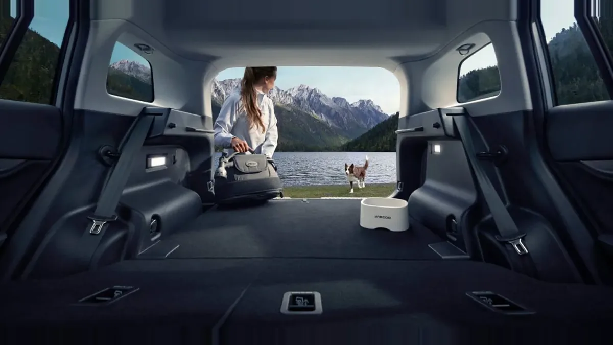 Jaecoo 5 EV Pure 155kW (211CV) 61kWh en renting en Barcelona — Interior