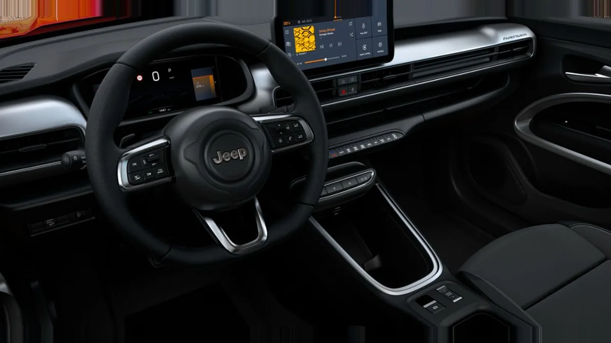 Jeep AVENGER E-HYBRID ALTITUDE en renting en Barcelona — vista 6