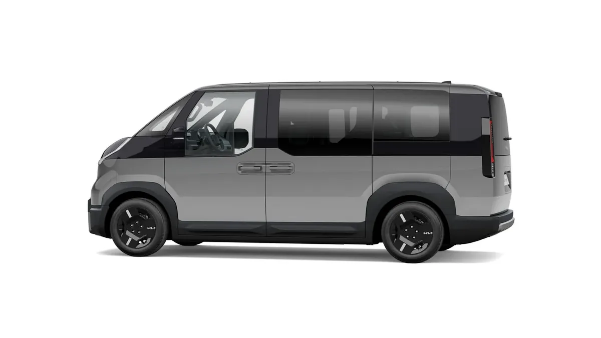 Kia PV5 Passenger L2H1 LR Plus en renting en Barcelona — Lateral