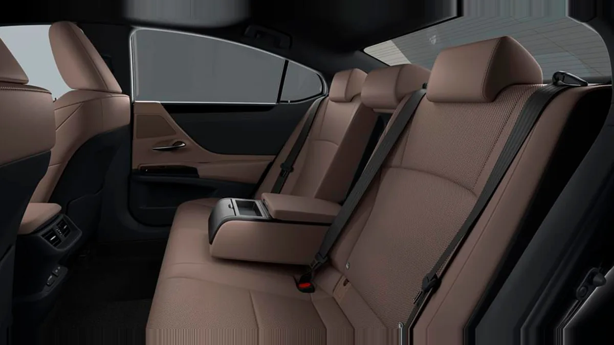 Lexus ES 2.5 300h Premium en renting en Barcelona — vista 6