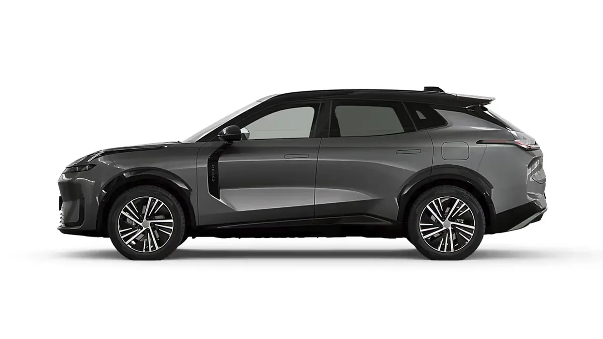 Lynk & Co 08 1.5 PHEV Core en renting en Barcelona — Lateral