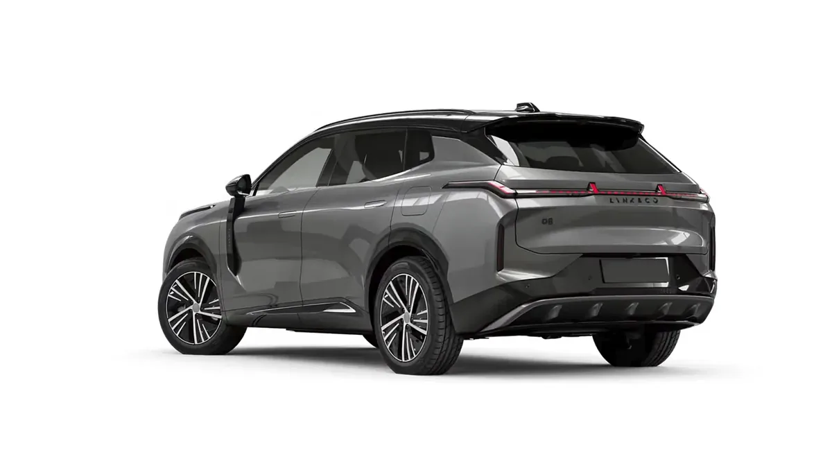 Lynk & Co 08 1.5 PHEV Core en renting en Barcelona — Trasera