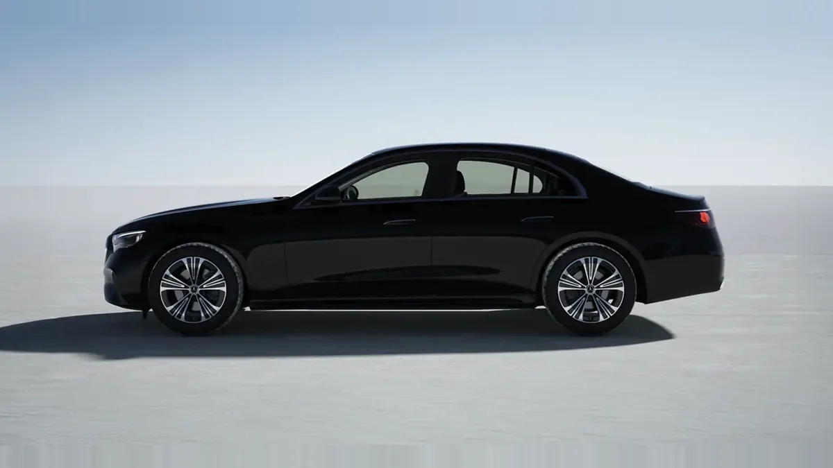 Mercedes-Benz Clase E 200 en renting en Barcelona — Lateral