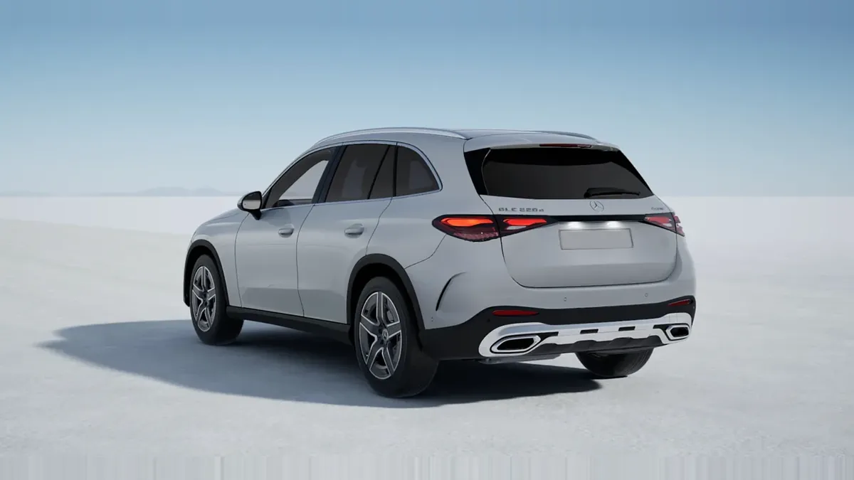 Mercedes-Benz GLC 220D 4MATIC en renting en Barcelona — Trasera