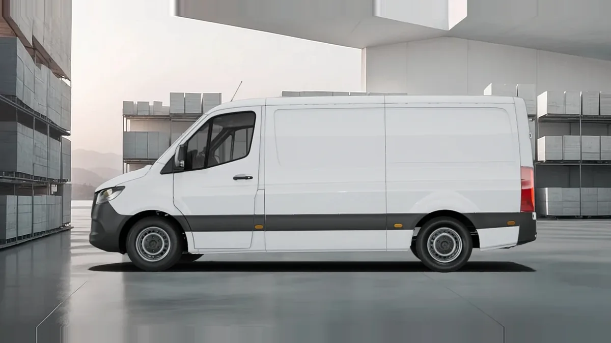 Mercedes-Benz Sprinter 315 CDI Medio Pro en renting en Barcelona — Lateral