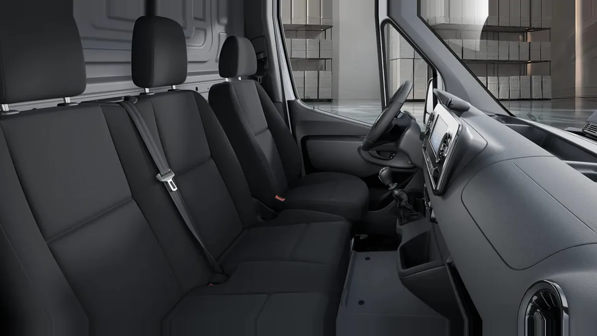 Mercedes-Benz Sprinter 315 CDI Medio Pro en renting en Barcelona — Interior