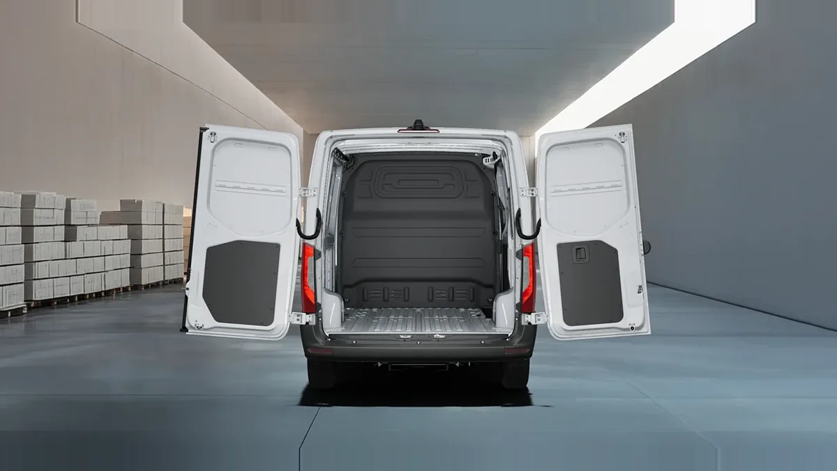 Mercedes-Benz Sprinter 315 CDI Medio Pro en renting en Barcelona — vista 6