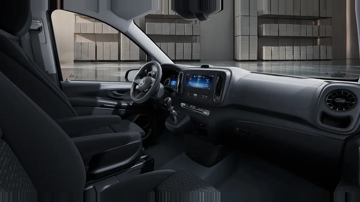 Mercedes-Benz Vito 110CDI 75kW Furgón Pro Larga en renting en Barcelona — Interior