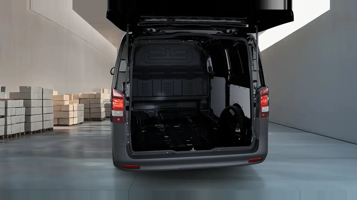 Mercedes-Benz Vito 110CDI 75kW Furgón Pro Larga en renting en Barcelona — vista 6