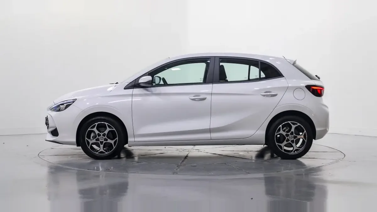 MG 3 Hybrid+ Business en renting en Barcelona — Lateral