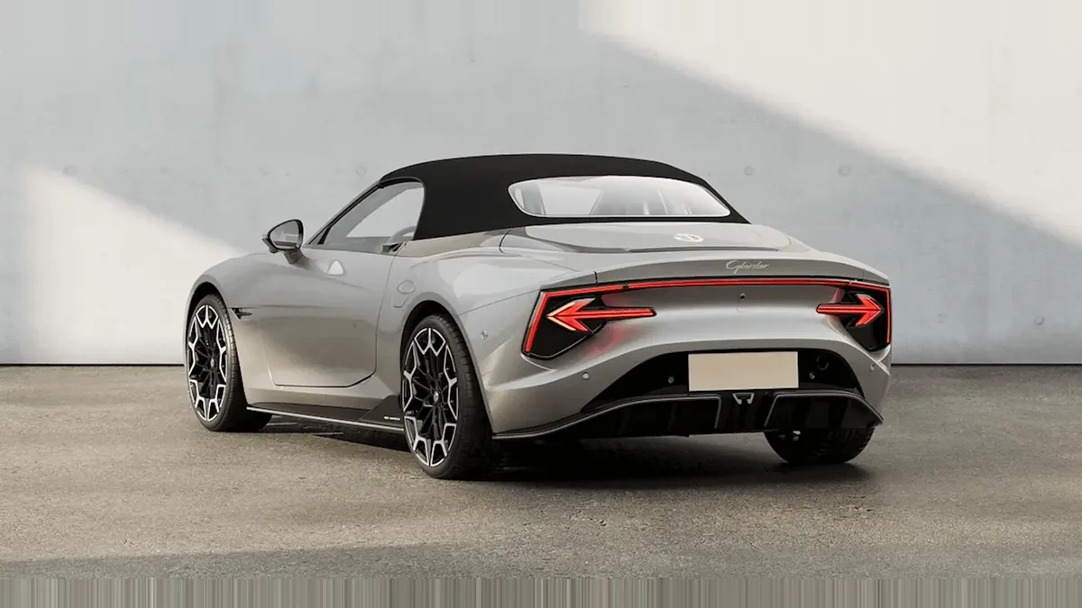 MG Cyberster Trophy Single Motor en renting en Barcelona — Lateral