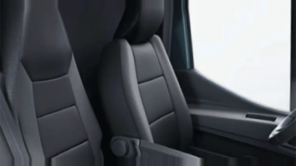 Nissan Interstar N1 L2H2 (3.5T) dCi 96kW (130CV) FWD Acenta en renting en Barcelona — Interior