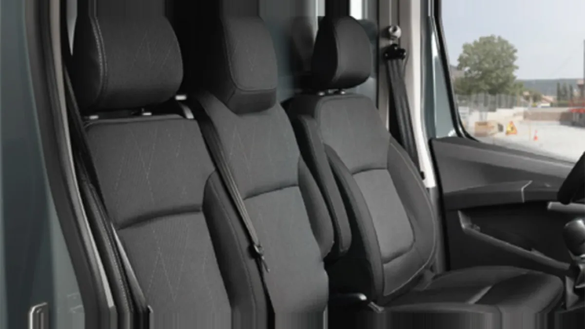 Nissan Primastar Furgón 2.0 DCI S&S L1H1 Acenta 110CV (MERCANCÍAS TERCEROS) en renting en Barcelona — Trasera