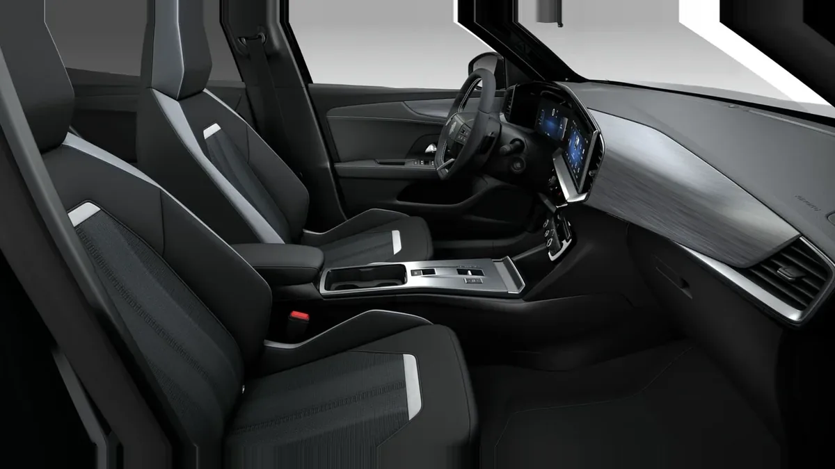Opel Mokka 1.2 T XHT Hybrid eDCT6 GS en renting en Barcelona — Interior
