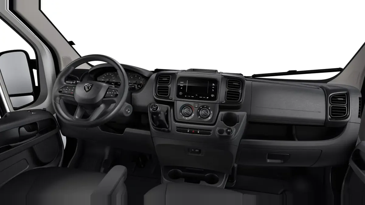 Peugeot Boxer 3.3 L2H2 BHDI 103kW en renting en Barcelona — Delantera