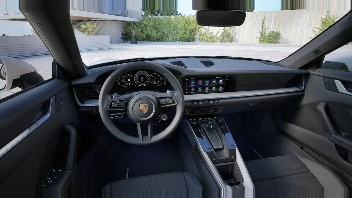 Porsche 911 Carrera en renting en Barcelona — Delantera