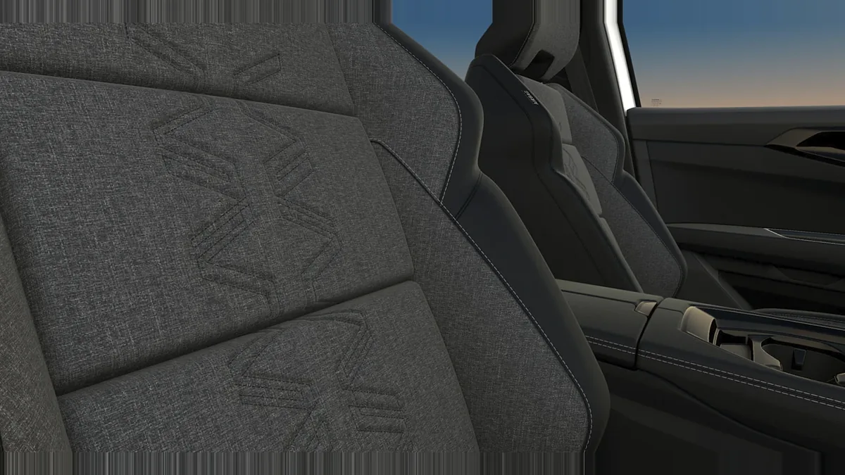 Renault Austral E-Tech Full Hybrid Evolution 147kW en renting en Barcelona — Interior