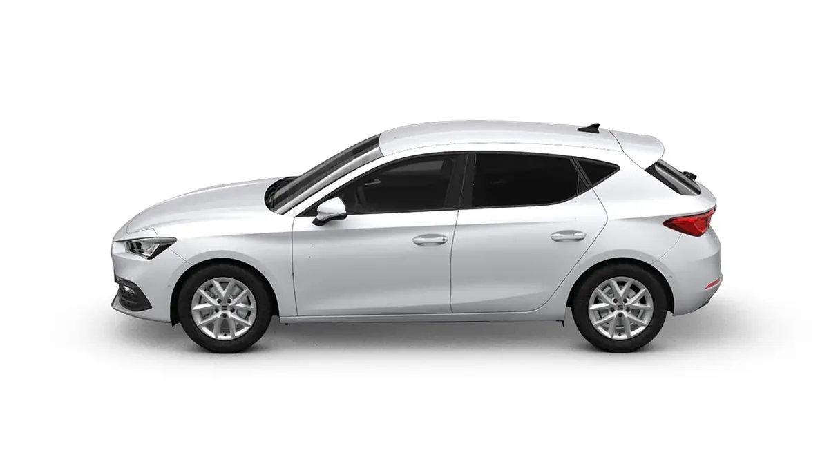 SEAT León 1.5 eTSI DSG-7 S&S Style XL en renting en Barcelona — Trasera