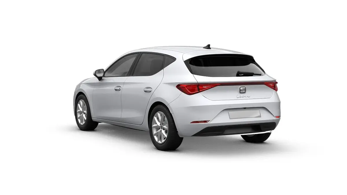 SEAT León 1.5 eTSI DSG-7 S&S Style XL en renting en Barcelona — Interior