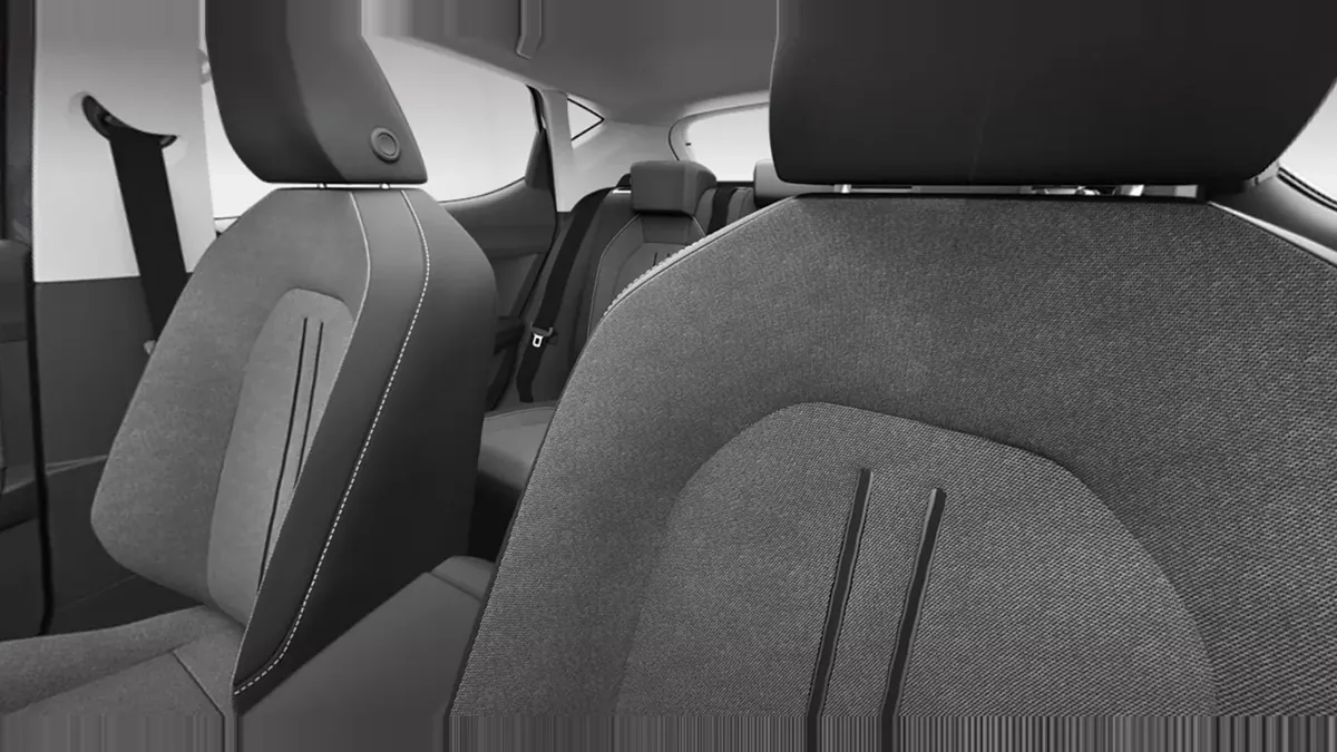 SEAT León 1.5 eTSI Style Fleet Pack en renting en Barcelona — Interior