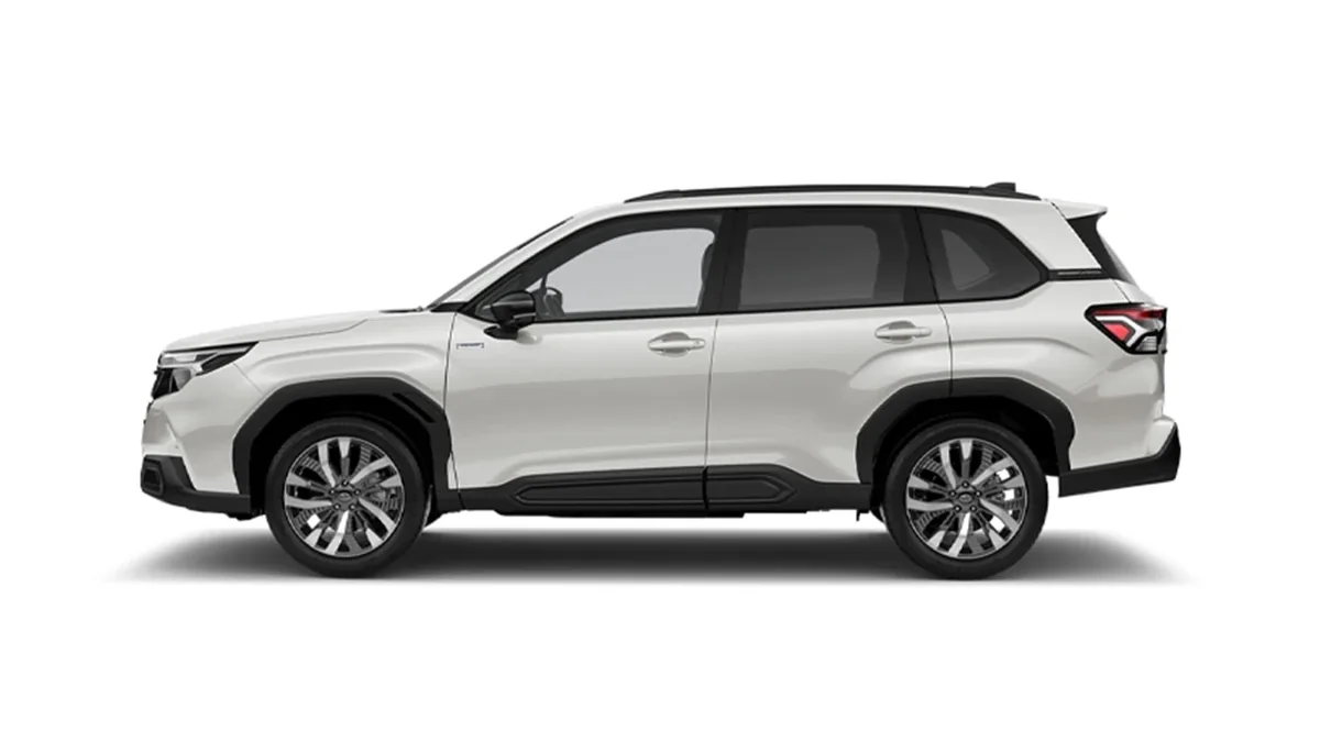 Subaru Forester 2.0i Hybrid Field CVT en renting en Barcelona — Trasera