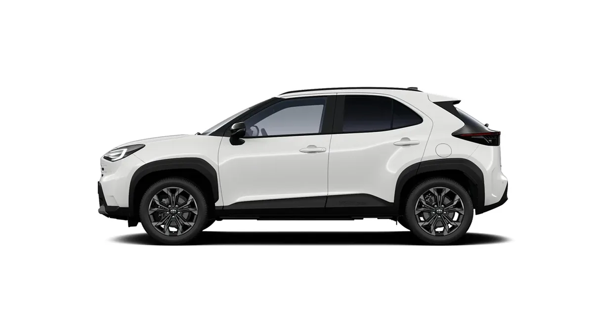 Toyota Yaris Cross 130H e-CVT 5P Active en renting en Barcelona — Delantera