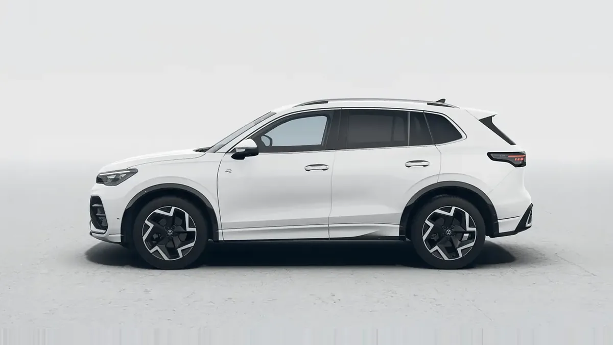 Volkswagen Tiguan R-Line 2.0 TDI 110kW DSG en renting en Barcelona — Trasera